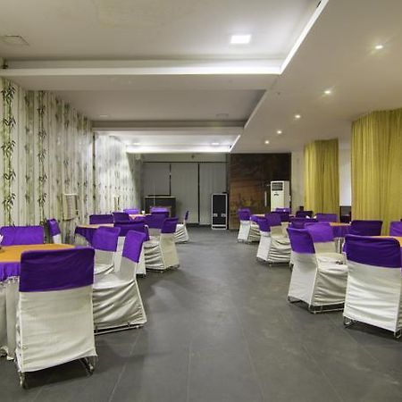 Treebo Palm Tree Palam Vihar Hotel Gurgaon Buitenkant foto