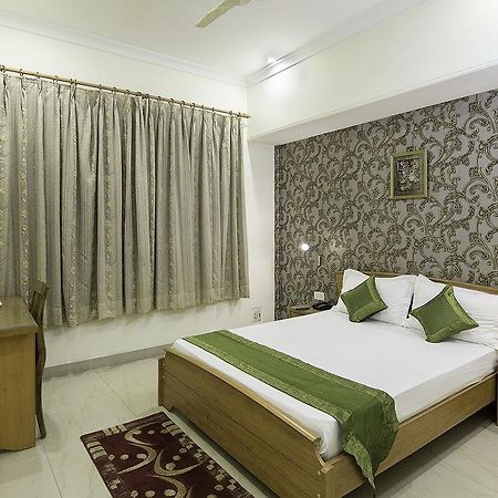 Treebo Palm Tree Palam Vihar Hotel Gurgaon Buitenkant foto
