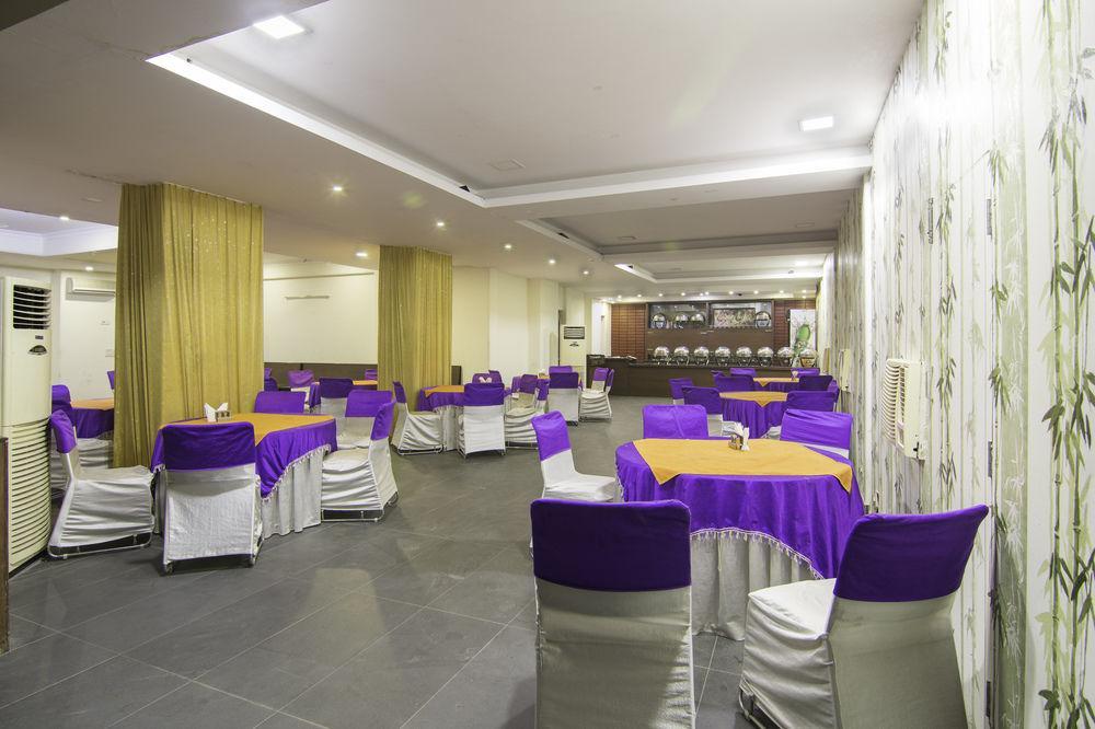 Treebo Palm Tree Palam Vihar Hotel Gurgaon Buitenkant foto