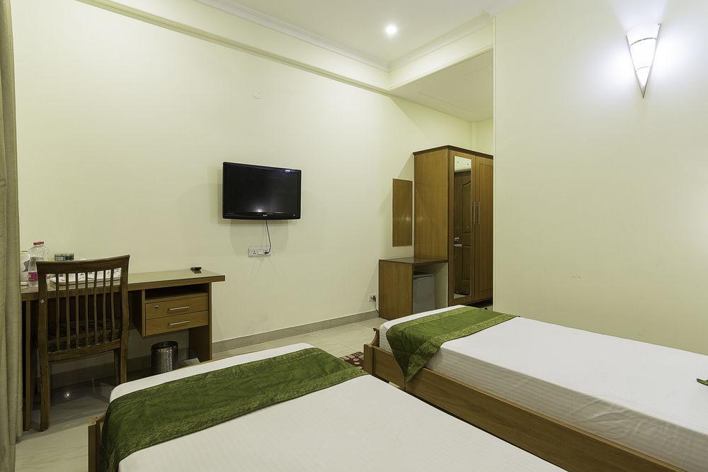 Treebo Palm Tree Palam Vihar Hotel Gurgaon Buitenkant foto