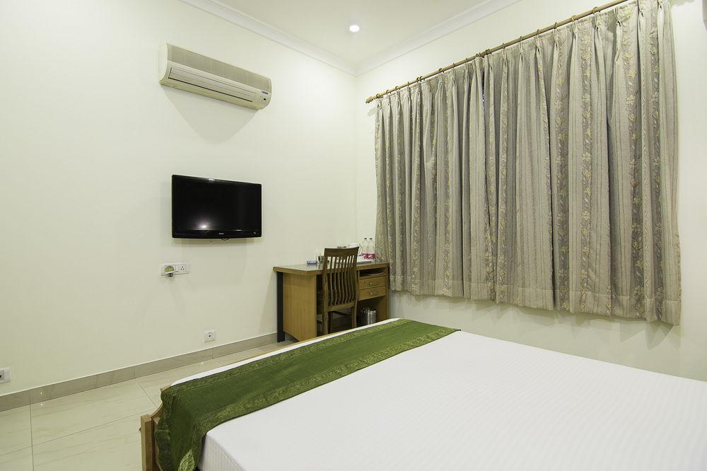 Treebo Palm Tree Palam Vihar Hotel Gurgaon Buitenkant foto