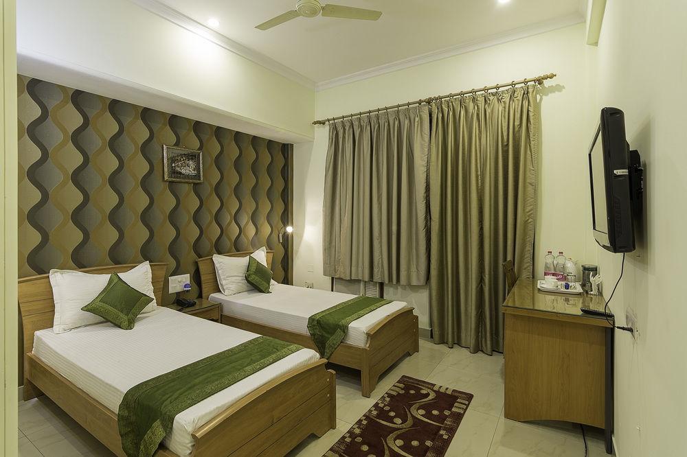 Treebo Palm Tree Palam Vihar Hotel Gurgaon Buitenkant foto
