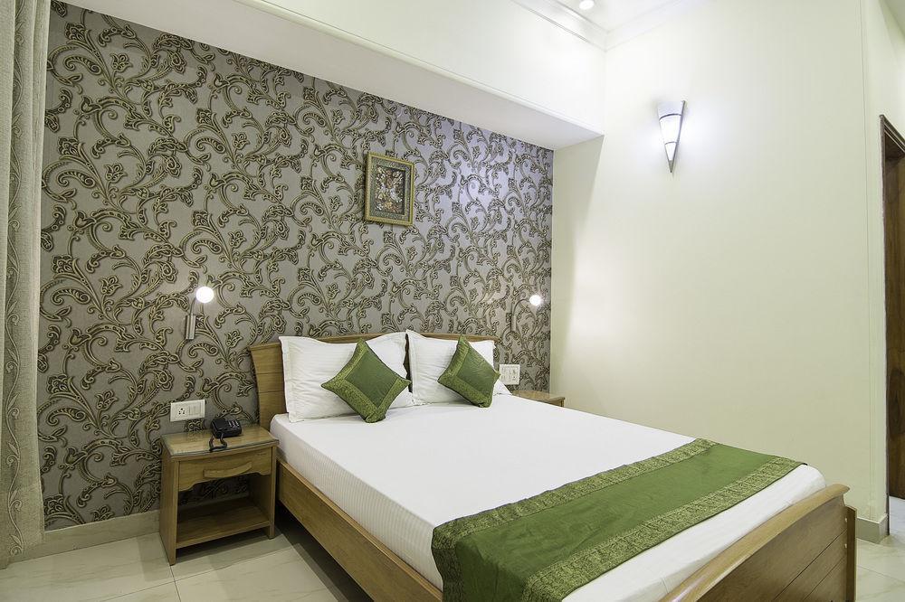 Treebo Palm Tree Palam Vihar Hotel Gurgaon Buitenkant foto