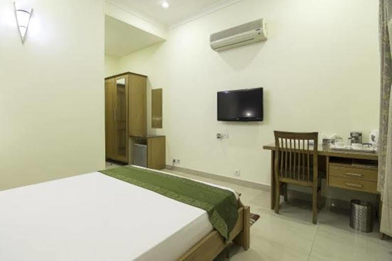 Treebo Palm Tree Palam Vihar Hotel Gurgaon Buitenkant foto